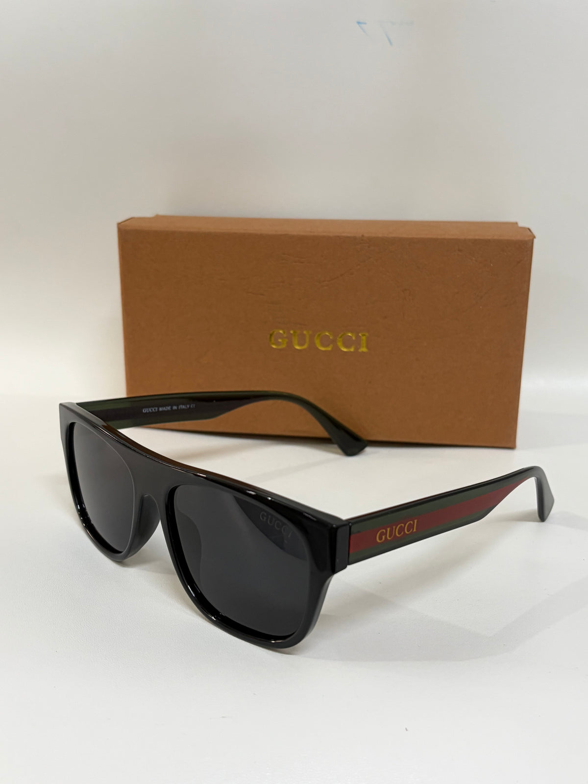 Rb Gucc glossy 1773 with box